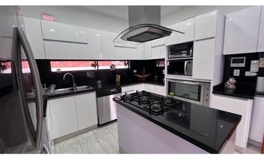 Rento   amplia casa campestre con ascensor.