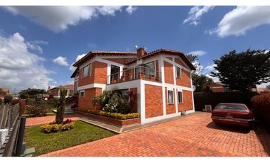 Rento   amplia casa campestre con ascensor.