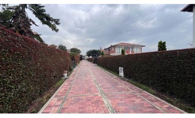 Rento   amplia casa campestre con ascensor.