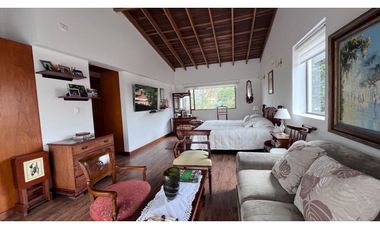 Rento   amplia casa campestre con ascensor.