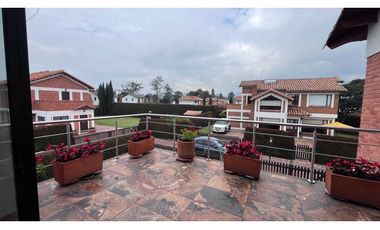 Rento   amplia casa campestre con ascensor.