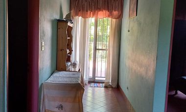 Casa  de 3 plantas ideal para actualizar