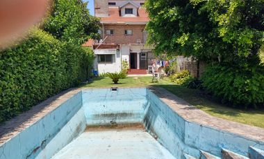 Casa  de 3 plantas ideal para actualizar