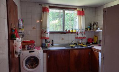 Casa  de 3 plantas ideal para actualizar
