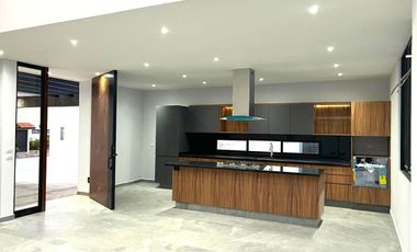 Casa en Fraccionamiento en Lomas de Cuernavaca, Temixco, Morelos CAEN-1082-Fr*