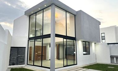 Casa en Fraccionamiento en Lomas de Cuernavaca, Temixco, Morelos CAEN-1082-Fr*