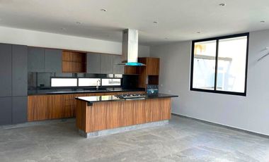 Casa en Fraccionamiento en Lomas de Cuernavaca, Temixco, Morelos CAEN-1082-Fr*