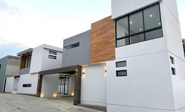 Casa en Fraccionamiento en Lomas de Cuernavaca, Temixco, Morelos CAEN-1082-Fr*