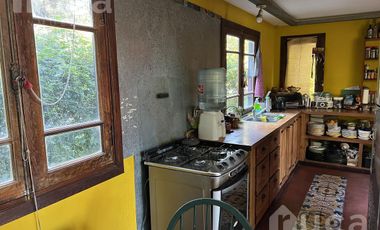 VENTA | ENCANTADORA CASA de Madera c/Jardin y Pileta | Barrio Las Glorias