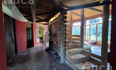 VENTA | ENCANTADORA CASA de Madera c/Jardin y Pileta | Barrio Las Glorias