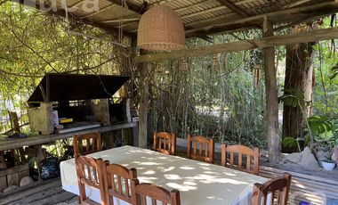 VENTA | ENCANTADORA CASA de Madera c/Jardin y Pileta | Barrio Las Glorias