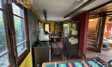 VENTA | ENCANTADORA CASA de Madera c/Jardin y Pileta | Barrio Las Glorias