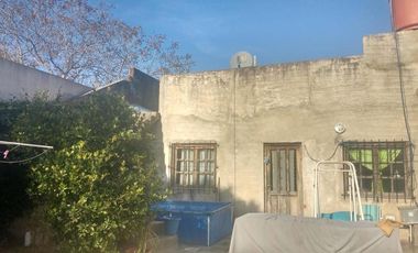 Casa en venta - 2 Dormitorios 1 Baño - Cochera - 350Mts2 - Merlo
