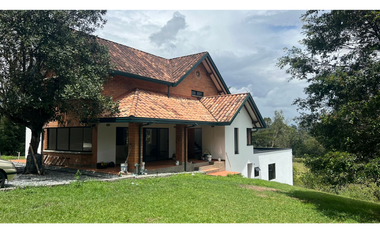 Alquiler de casa campestre 4 habitaciones en Llanogrande Rionegro