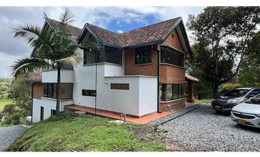 Alquiler de casa campestre 4 habitaciones en Llanogrande Rionegro