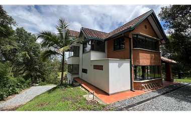 Alquiler de casa campestre 4 habitaciones en Llanogrande Rionegro