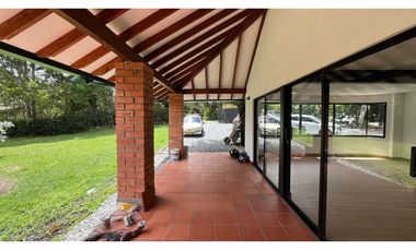 Alquiler de casa campestre 4 habitaciones en Llanogrande Rionegro