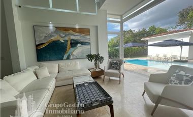 CASA EN SANTA MARIA CON PISCINA  1450M2 5 RECAMARAS MLD
