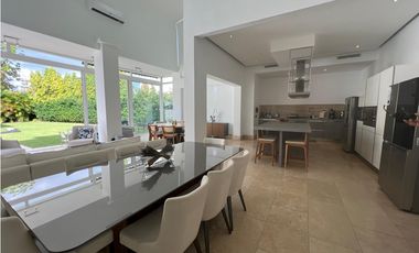CASA EN SANTA MARIA CON PISCINA  1450M2 5 RECAMARAS MLD