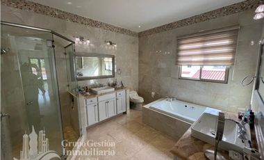CASA EN SANTA MARIA CON PISCINA  1450M2 5 RECAMARAS MLD