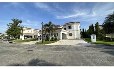 CASA EN SANTA MARIA CON PISCINA  1450M2 5 RECAMARAS MLD