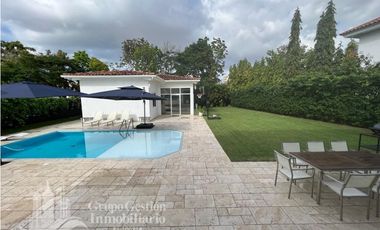 CASA EN SANTA MARIA CON PISCINA  1450M2 5 RECAMARAS MLD
