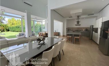CASA EN SANTA MARIA CON PISCINA  1450M2 5 RECAMARAS MLD