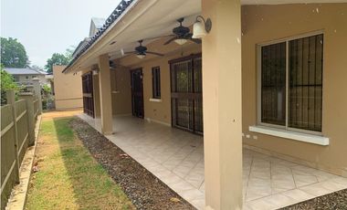Se alquila casa en Clayton