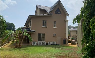 Se alquila casa en Clayton