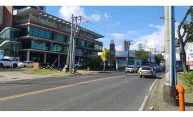 A la Venta Local Moderno  en Zona Muy Transitada Via España 156 Mts2