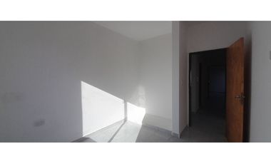 CASA EN VENTA EN BARRIO LOS PINOS, DESPEÑADEROS.