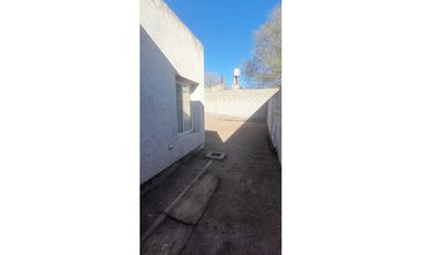 CASA EN VENTA EN BARRIO LOS PINOS, DESPEÑADEROS.