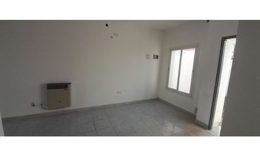 CASA EN VENTA EN BARRIO LOS PINOS, DESPEÑADEROS.