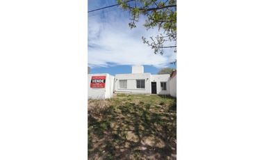 CASA EN VENTA EN BARRIO LOS PINOS, DESPEÑADEROS.
