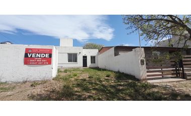 CASA EN VENTA EN BARRIO LOS PINOS, DESPEÑADEROS.