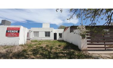 CASA EN VENTA EN BARRIO LOS PINOS, DESPEÑADEROS.