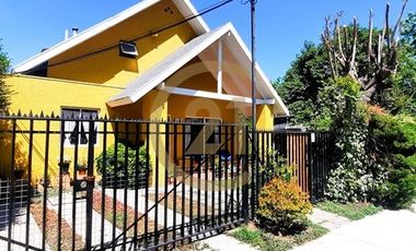 Se vende casa con piscina El Olmo, Peñalolén