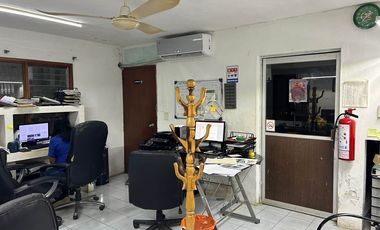 Bodega comercial con oficinas