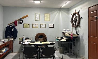 Bodega comercial con oficinas