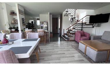 Vendo linda casa esquinera en  milla de oro.