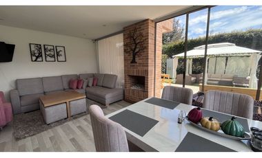 Vendo linda casa esquinera en  milla de oro.