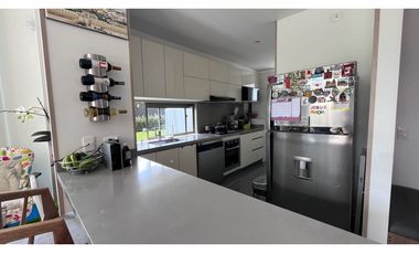 Vendo linda casa esquinera en  milla de oro.