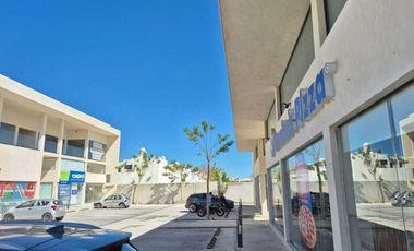 Local comercial en renta en planta baja, en Plaza Manere Conkal
