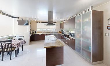 Golf  and USA Social Style Living?  Los Encinos Inigualable Casa Venta