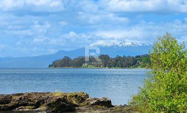CASA CON ORILLA DE LAGO Y VISTA VOLCANES