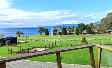 CASA CON ORILLA DE LAGO Y VISTA VOLCANES