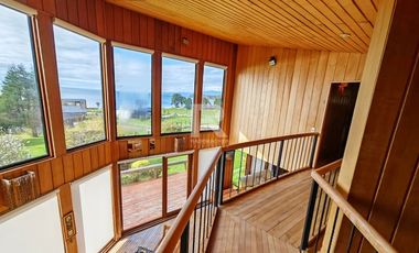 CASA CON ORILLA DE LAGO Y VISTA VOLCANES