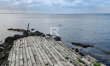CASA CON ORILLA DE LAGO Y VISTA VOLCANES