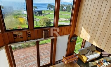 CASA CON ORILLA DE LAGO Y VISTA VOLCANES