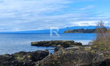 CASA CON ORILLA DE LAGO Y VISTA VOLCANES